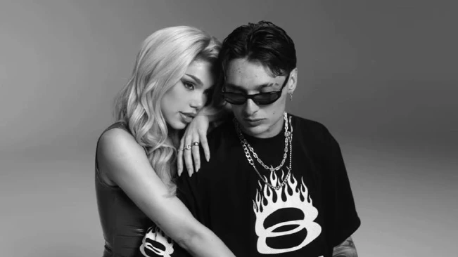 Peso Pluma y Kenia Os honran a Tommy Lee y Pamela Anderson en su nueva canción