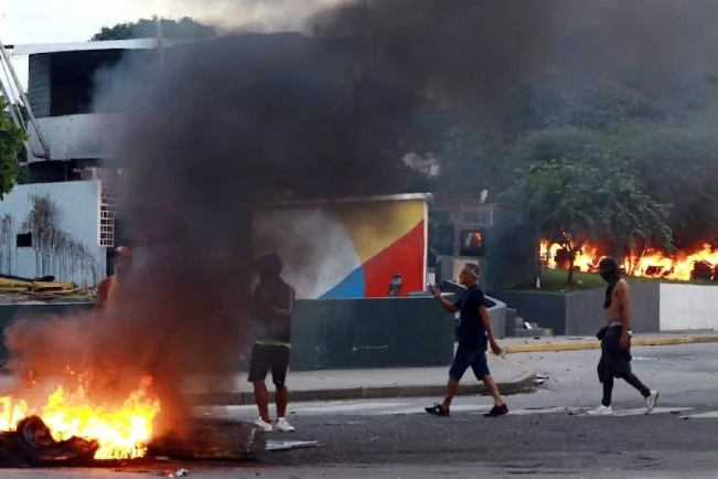Al menos un muerto y medio centenar de detenidos en las protestas de la oposición en Venezuela 