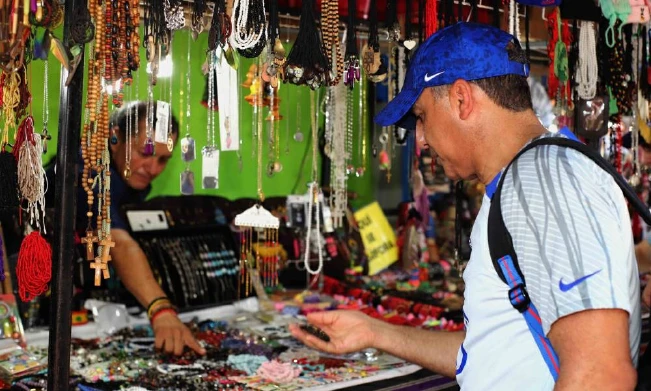 Emprender y migrar, las opciones de los salvadoreños en occidente para mejorar sus ingresos