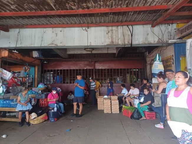 Vendedores afectados por el incendio dudan que puedan vender en el sótano del Mercado Central