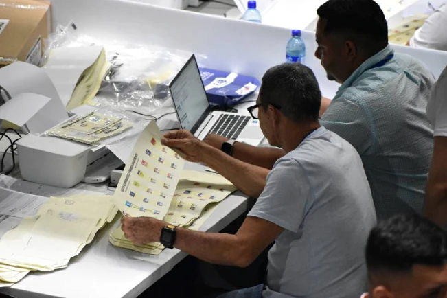 185,222 salvadoreños votaron cruzado en las elecciones 2024