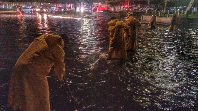 Advierten de posibles inundaciones, caídas de árboles y deslizamientos por paso de onda tropical