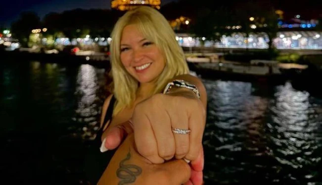 El Pato se comprometió en matrimonio con Elyza Villatoro... ¡En París!