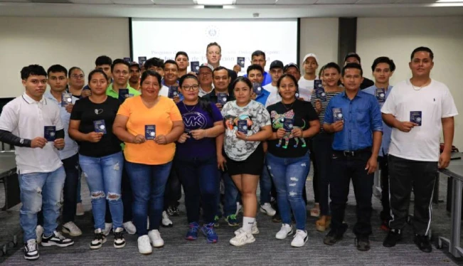 Más de 700 empresas de EE.UU. han empleado a salvadoreños con visas temporales