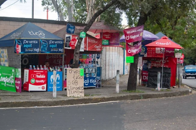 Los salvadoreños tienen más de 11 millones de líneas móviles en operación
