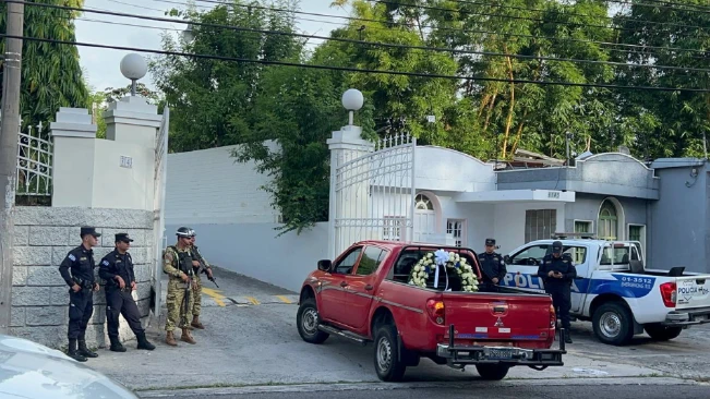 Trasladan cuerpos de fallecidos de helicóptero a funeraria de la Fuerza Armada