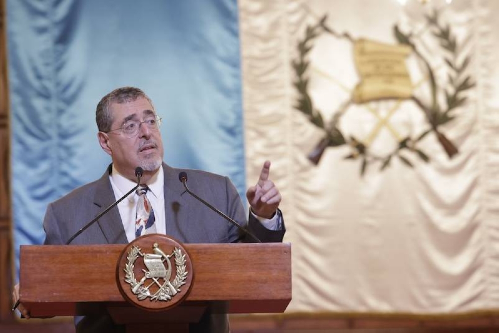Presidente de Guatemala llama a liberar de "intereses corruptos" al poder judicial