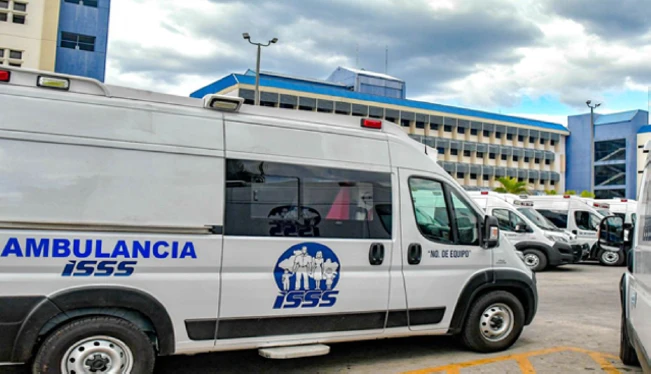 Apenas 27 % de los salvadoreños tienen seguro de salud