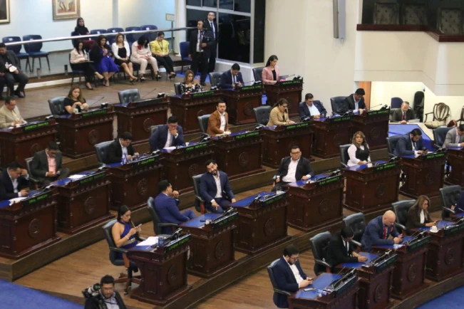 Aprobado incentivo a la construcción de altos edificios en medio de debate sobre precio de viviendas
