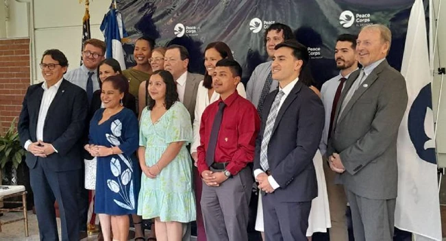 Nueve voluntarios marcan el retorno del Cuerpo de Paz de EE.UU. a El Salvador