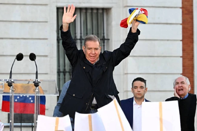 González Urrutia aparece brevemente en manifestación de la oposición venezolana en Madrid
