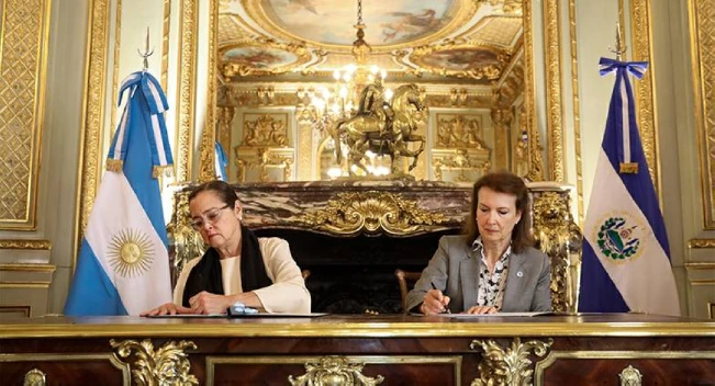 Estos son los acuerdos deportivos, energéticos, aeroportuarios e hídricos firmados por El Salvador y Argentina