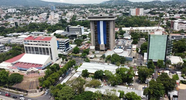 El Estado busca ahorrar $176 millones con el recorte de más de 11,100 plazas en 2025