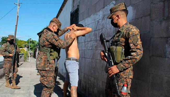 El 84 % de salvadoreños a favor de la continuidad del régimen de excepción, según Cid Gallup