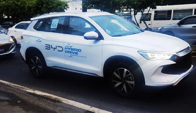 El mayor fabricante chino de vehículos y rival de Tesla ya circula en El Salvador