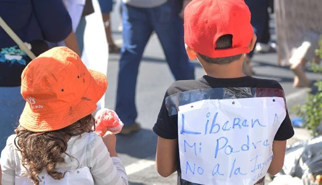 Más de medio millón menores de edad quedaron en abandono en 2023, el 78 % de ellos por su padre
