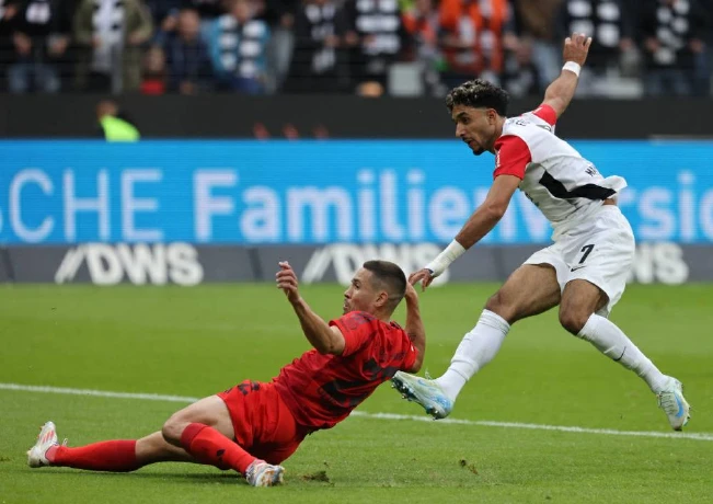 Bayern se deja dos puntos sobre la bocina en Fráncfort