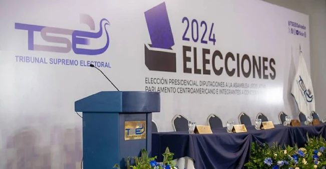 TSE solicitó la renuncia de "cargos de confianza" durante su primera reunión
