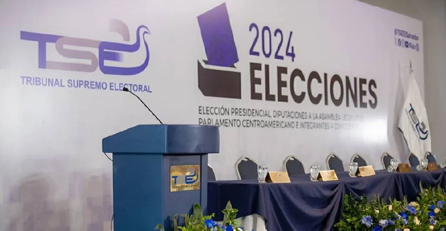 TSE solicitó la renuncia de "cargos de confianza" durante su primera reunión