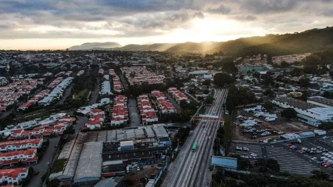 Minec mantiene que la economía salvadoreña crecerá 3.5 % en 2024