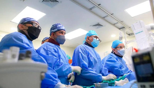 Vicepresidente del Colegio Médico denuncia recorte de 1,000 plazas en Salud