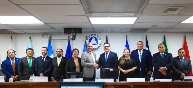 Carlos Hernández, de NI, electo presidente del Parlacen: así quedó la directiva 2024-2025