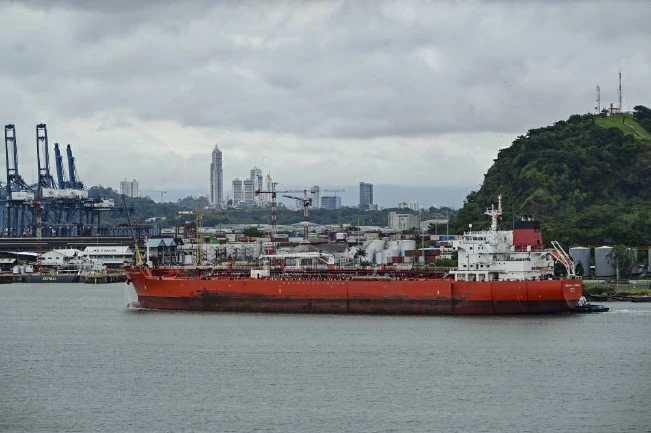 Canal de Panamá logra récord de ingresos pese a sequía
