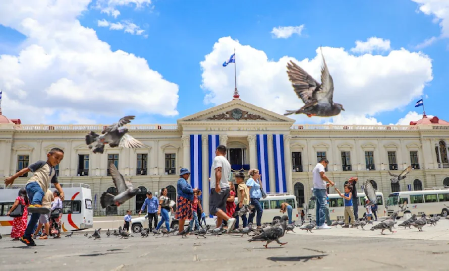En 94 años la población salvadoreña aumentó 4.5 millones