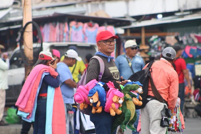 ¿Cuál sería el proceso para tener permiso de vendedor ambulante y de temporada en San Salvador Centro?