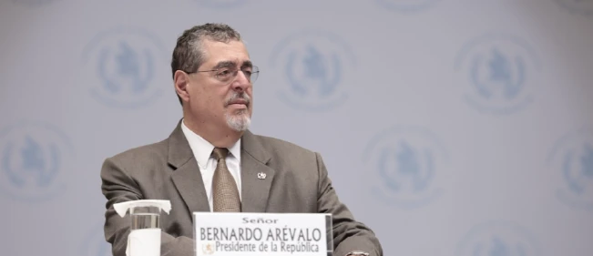 Presidente guatemalteco dice que la policía no acatará órdenes "ilegales" de la Fiscalía