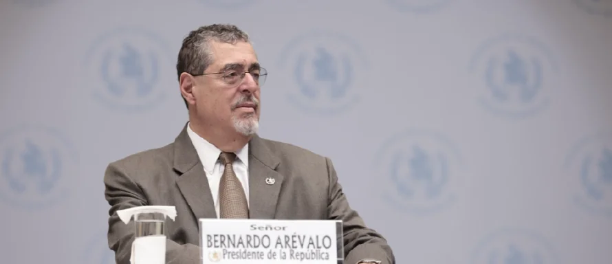 Presidente guatemalteco dice que la policía no acatará órdenes "ilegales" de la Fiscalía