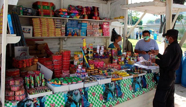 San Salvador Centro aumenta tasas por permisos para ventas de temporada y ambulantes