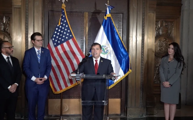 Congresista demócrata de EE.UU. sugiere "exportar" modelo de El Salvador "a todo el mundo"