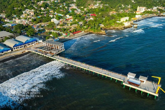 Gobierno inaugura nuevo muelle turístico en el puerto de La Libertad financiado por China