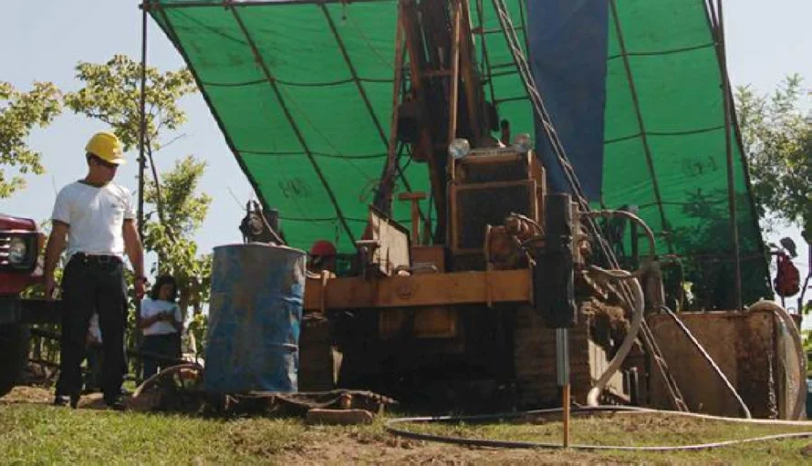 Bukele interesado en revertir prohibición de minería de manera responsable, según VanEck's