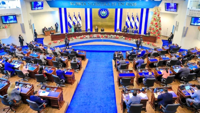 Arena y Vamos no votarían por derogar la ley de prohibición de la minería metálica