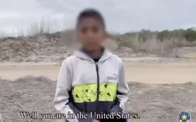 Encuentran a un niño salvadoreño de 10 años abandonado por coyotes en frontera EEUU
