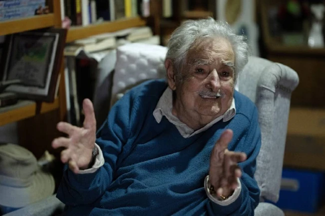 Mujica celebra como "premio de despedida" la vuelta de la izquierda al poder en Uruguay