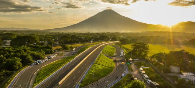 Bukele inaugura Periférico Gerardo Barrios en San Miguel