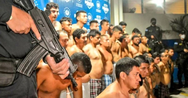 Bukele dice que "pronto" podrá rebajar régimen de excepción en El Salvador