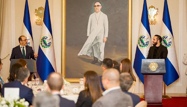 Bukele asegura que la minería cambiaría la economía de El Salvador “de la noche a la mañana”