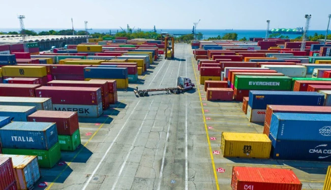 Empresarios advierten que atasco en Acajutla retrasa exportaciones de azúcar y entrega de materias primas