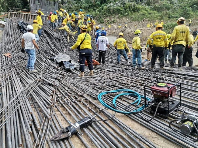 Tragedia en Los Chorros: tres muertos tras colapso de estructura de hierro