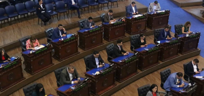 Aprobado presupuesto de $9,662.9 millones con "refuerzo" de $10 millones para escalafones
