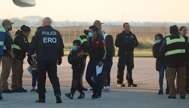 EE.UU. duplica deportaciones de salvadoreños en los dos últimos años