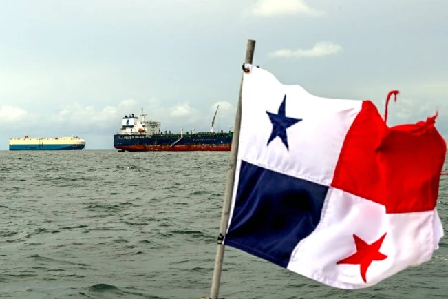 Trump amenaza con retomar control del canal de Panamá