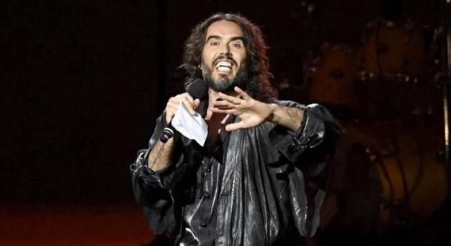 Este es Russell Brand, el polémico ex de Katy Perry que visita El Salvador