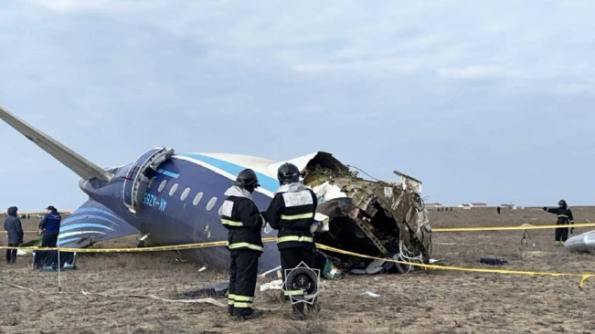 32 supervivientes tras estrellarse un avión de Kazakhstan Airlines en Kazajistán