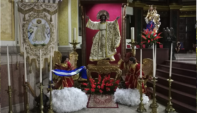La capital se llena de color en la transfiguración del Divino Salvador ...