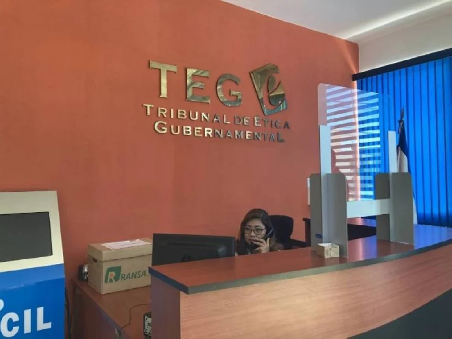 TEG sanciona a 15 empleados públicos por infracciones cuyas multas suman $17,000